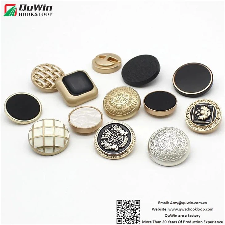 La Mode Metal Buttons