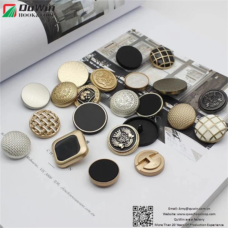 La Mode Metal Buttons